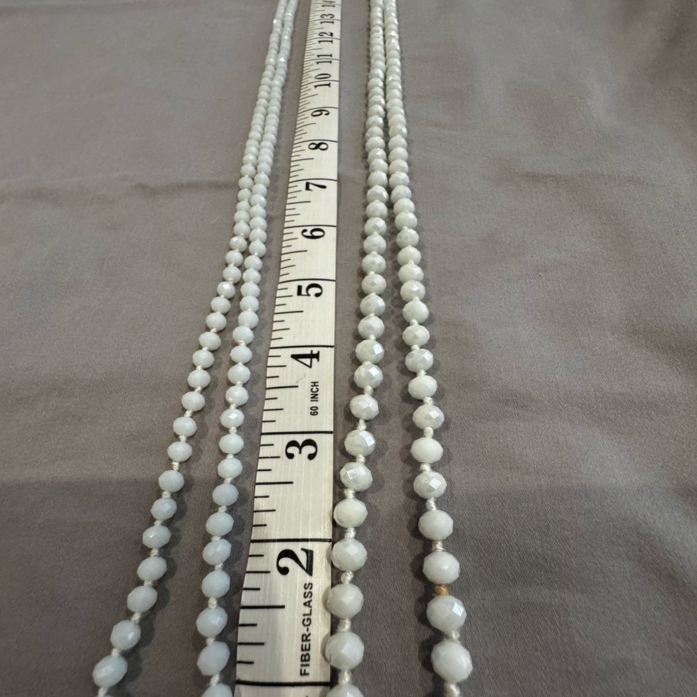 White beads necklaces - Picture 3 of 3